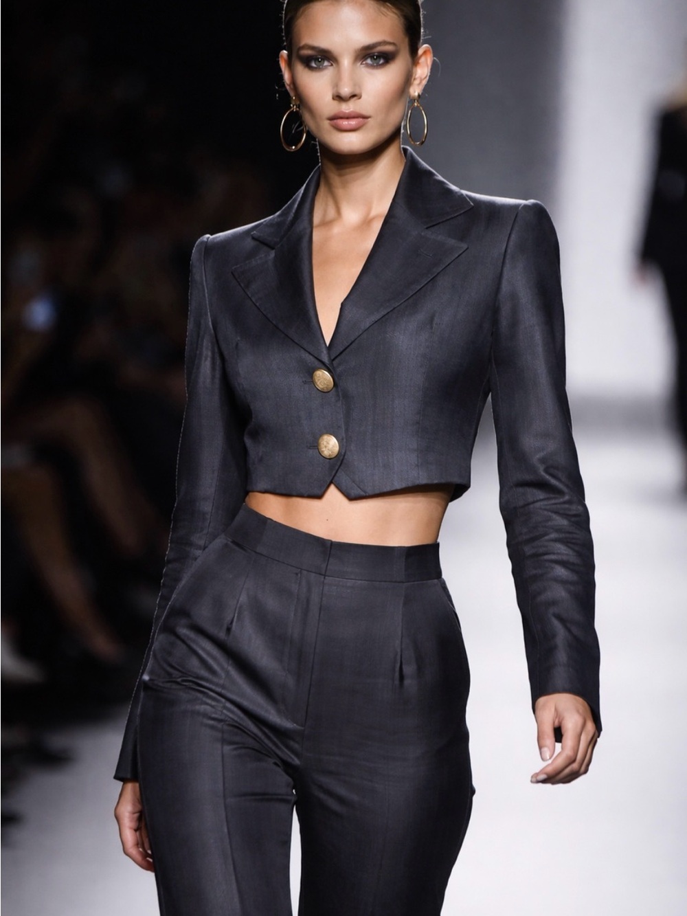 Sophisticated Black Cropped Jacket - Picture 7 of 12